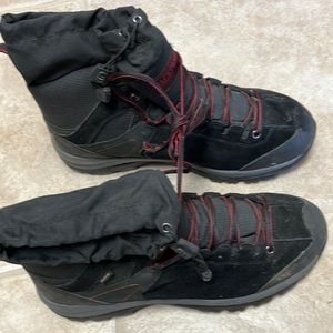 Mens insulated waterproof hiking boots